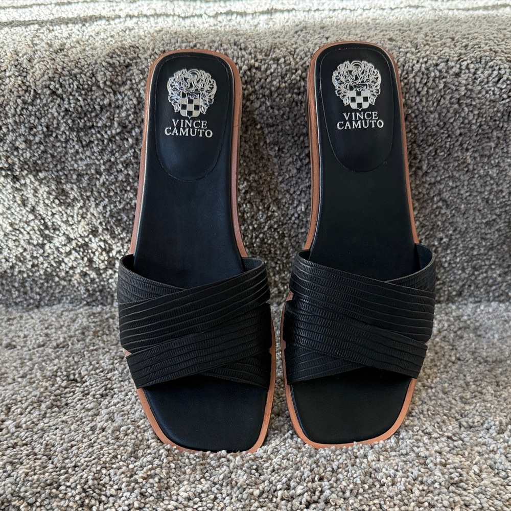 NIB Vince Camuto Black and Tan Women's Sandals